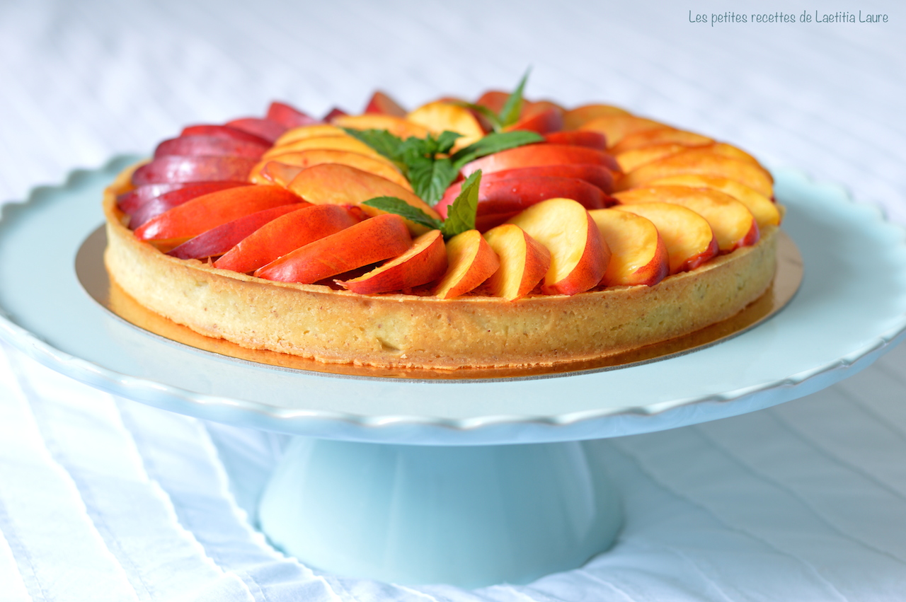 Tarte à la crème d' amande & nectarines Laet's bake it
